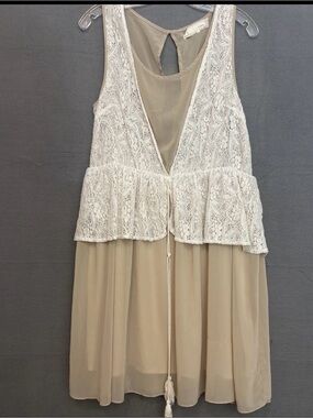 A’reve anthropologie CLAGENLOOK Lace Peplum Chiffon Dress in Cream Victorian.